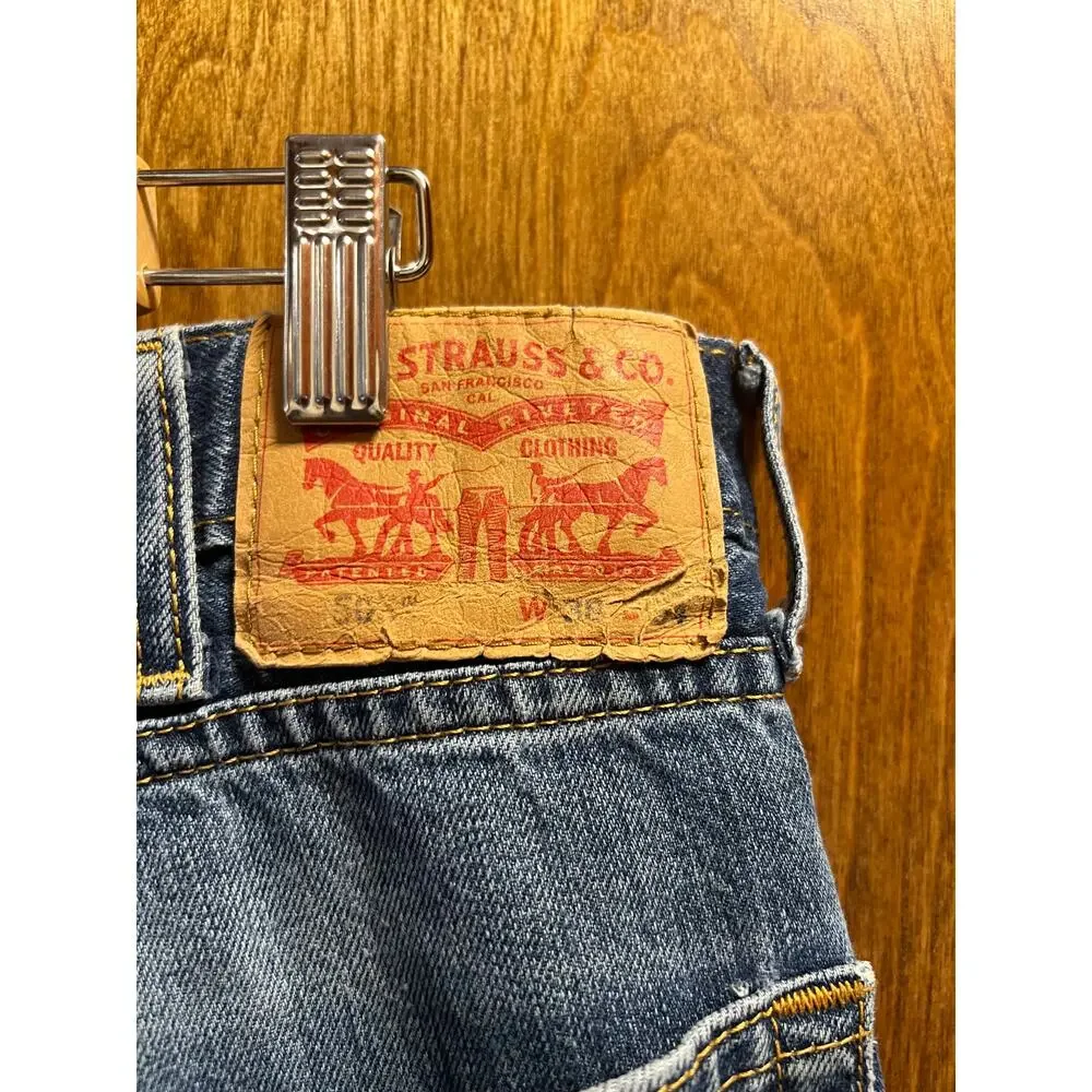 Levi's 505 Mens Distressed Denim Jeans sze 38